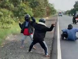 Cekcok di Instagram, Viral Sekelompok Pelajar Saling Bacok Dengan Parang di Sungai Tabuk