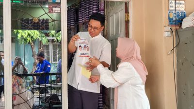 Mensosialisasikan Diri ke Masyarakat, Supian Akbari Sambangi Warga Komplek Gemilang