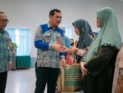 Aditya Bagikan Bantuan Sosial: Bukti Pemerintah Selalu Ada Untuk Masyarakat