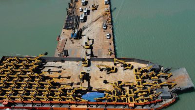 Projek Cetak Sawah 1 Juta Ha Terus Berlanjut, Haji Isam Kembali Sandarkan Puluhan Excavator di Merauke