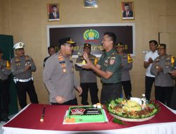 Rayakan Momen HUT TNI ke-79, Kapolres serta Jajaran Sambangi Kodim 1002/HST