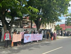 Korban Mafia Tanah Gelar Aksi di PN Banjarmasin, Protes Keputusan Hakim