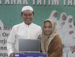 Bupati Tanah Bumbu Beri Hadiah Santriwati Lulusan Terbaik dan Hafal Quran 5 Juz