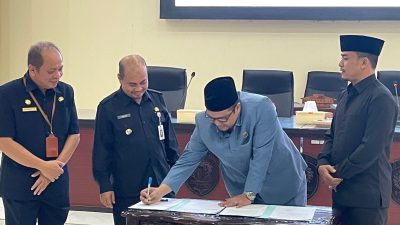 Pjs Bupati HST Hadiri Paripurna Penyampaian Laporan Badan Anggaran Terhadap Pembahasan RAPBD 2025 dan Pengesahannya