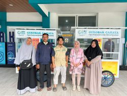 Persembahan di HLN-79, PLN Salurkan Bantuan Gerobak Cahaya Untuk Pedagang UMKM di Kalimantan Timur