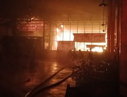 Relawan Damkar Banjarmasin Gugur Saat Padamkan Kebakaran di Gorden 10 Grosir Houseware
