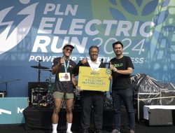 5 Pengemudi Ojol Prasejahtera Peroleh Motor Listrik di PLN Electric Run 2024