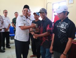 Tingkatkan Kesejahteraan Masyarakat Nelayan di Batola Dinansyah Serahkan Bantuan Mesin Kapal Tangkap Ikan