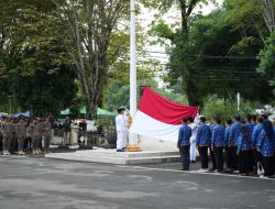 Peringati Hari Pahlawan, Sekda HST Beri Bingkisan Untuk Veteran