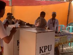 Acil Odah Mencoblos Tanpa Didampingi Keluarga