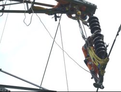 Gerak Cepat PLN Tangani Gangguan Isolator Putus di Jaringan Transmisi Parit Baru – Senggiring