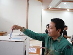 Pilkada 2024 Berlangsung, Bupati Balangan Salurkan Hak Pilihnya