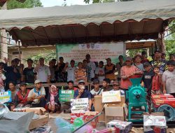 Dinas Sosial Kabupaten Balangan Salurkan Bantuan Sosial KAT di Desa Marajai