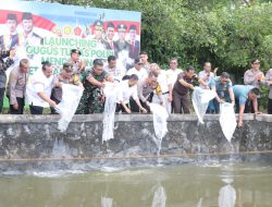 Polresta Banjarmasin Tebar 12.000 Bibit Ikan Lele Dukung Ketahanan Pangan Nasional