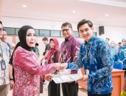 Pjs. Wali Kota Serahkan SK Kenaikan Pangkat ASN Banjarbaru dan Tingkatkan Profesionalisme PNS