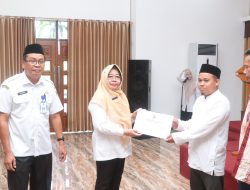 Pj Bupati Tabalong Serahkan Uang Insetif Triwulan IV Kepada Ratusan Pengurus Rumah Ibadah