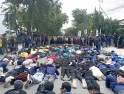 Aksi Tiarap Mahasiswa di Aspal Warnai Unjuk Rasa Tolak PPN 12 Persen di Kalsel