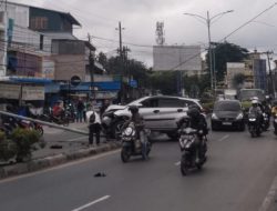 Tak Sengaja Injak Gas, Mobil Tabrak Tiang PJU di Jalan Brigjen Hasan Basri