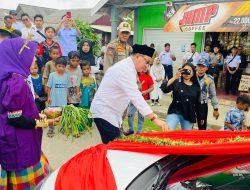 Bupati Kotabaru Serahkan Operasional Mobil Kepala Desa