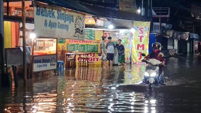 Curah Hujan Tinggi di Kalsel, Warga Diimbau Waspada Bahaya Listrik di Tengah Banjir