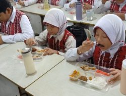 Makan Bergizi Gratis Diluncurkan di Kabupaten Banjar, 1.100 Siswa Jadi Penerima Awal