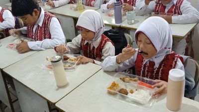 Makan Bergizi Gratis Diluncurkan di Kabupaten Banjar, 1.100 Siswa Jadi Penerima Awal
