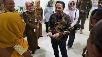 Perdana Pasca Dilantik, Hasnur Tinjau Ruang Kerja Wagub Sekaligus Sapa Pegawai Pemprov Kalsel