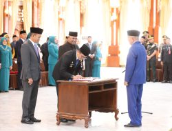 Bupati Andi Rudi Latif Terima SK Pengesahan dan Pengangkatan Kepala Daerah Periode 2025-2030