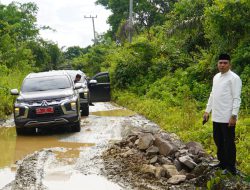 Wakil Bupati Kotabaru Tinjau Jalan Rusak di Kecamatan Sampanahan, Segera Ditindaklanjuti.