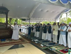 Gubernur dan Wakil Gubernur Kalsel Salat Idul Fitri Bersama Ribuan Masyarakat di Masjid Raya Sabilal Muhtadin Banjarmasin