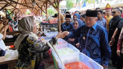 Gubernur Kalsel H. Muhidin Ajak Masyarakat Kunjungi Pasar Wadai Ramadan di Titik 0 Kilometer