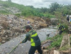 Walikota Banjarmasin Ajak Seluruh Kepala SKPD, Camat dan Lurah Kerja Bakti Bersihkan Saluran Air Lindi di TPA Basirih