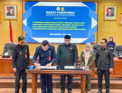 Dua Buah Raperda Kota Banjarbaru DIsetujui 8 Fraksi DPRD, Wali Kota Aditya Uraikan Nilai Aset Pemerintah.