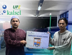 Bank Kalsel Cabang Rantau Serahkan Rombong Barakah untuk Dua Mustahik