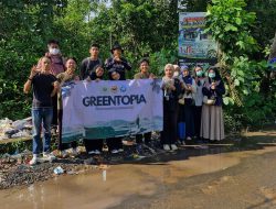 Mahasiswa ULM Turun Bersihkan Sampah dan Kampanyekan Greentopia, Aksi Lingkungan di Banjarmasin