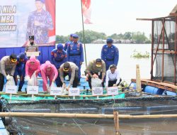 CSR Hasnur Group dan Polda Kalsel Dorong Ekonomi Biru Lewat Bantuan Sosial di Desa Bagus