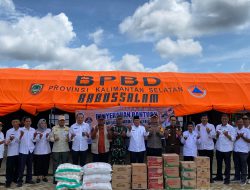 Bupati Bahrul Ilmi Serahkan Bantuan Tanggap Bencana Banjir di Tiga Kecamatan Kabupaten Batola