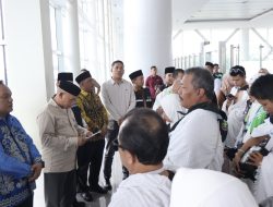 Bupati Kotabaru Lepas Jemaah Calon Haji Kloter 11 di Bandara