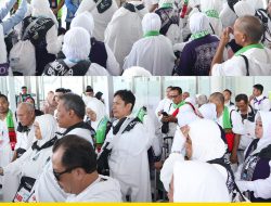 Momen Haru Bupati Kotabaru, Lepas Jemaah Calon Haji 2025