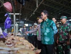 Jelang Iduladha, Wakil Bupati Akhmad Fauzi Sidak Pasar Pastikan Ketersedian Bahan Pokok Aman
