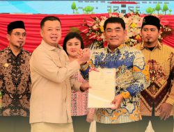 Serahkan Sertipikat di Sulut, Menteri Nusron Komitmen pada Era Presiden Prabowo PR di Bidang Pertanahan Harus Selesai