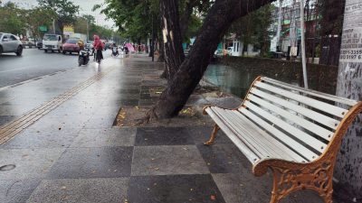 PUPR Banjarmasin Lakukan Perawata Kursi di Sepanjang Jalan Ahmad Yani