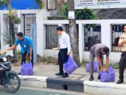 Bank Kalsel Bagikan Bubur Asyura Gratis