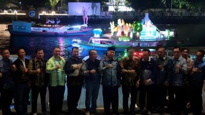 Parade Jukung Hias Bikin Kagum Gubernur H Muhidin dan Masyarakat di Festival Wisata Budaya Pasar Terapung 2025