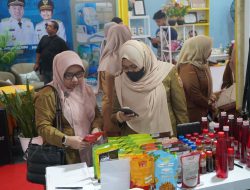Produk Lokal Balangan Raih Perhatian di Kalsel Expo 2025, Ketua TP PKK Beri Apresiasi