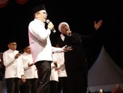 Ribuan Warga Bersatu dalam Shalawat, Bupati Tanbu Pimpin Aksi Tanah Bumbu Bershalawat untuk Keberkahan Bangsa