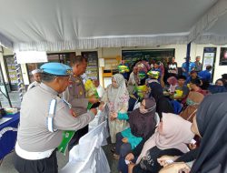 Warga Senang Terima Beras Gratis di Polresta Banjarmasin