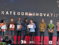 Tanah Bumbu Terima Penghargaan Stand Kategori Inovatif di AOE 2025