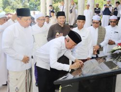 Perkokoh Spiritual Masyarakat Banua, Gubernur H. Muhidin dan Wagub Hasnuryadi Resmikan Dua Masjid Jami di Tanah Laut