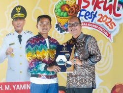 Kementerian Hukum Kalsel Serahkan SK Posbakum Kepada Wali Kota Banjarmasin